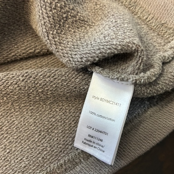 Barefoot Dreams Malibu Collection® Youth Brushed Terry Henley Pullover. - Picture 8 of 13